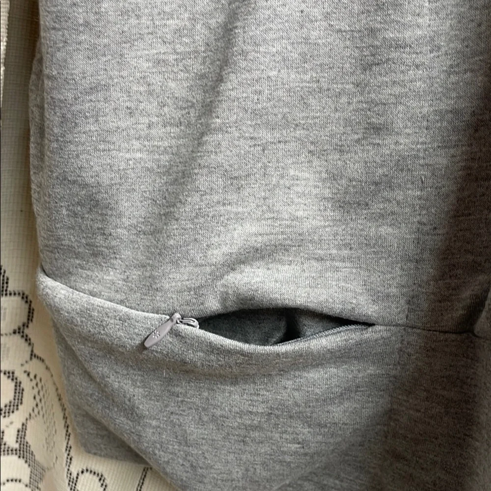 Nine West Heather Gray Short Sleeve Top Activewear top with hoodie New with Tags - Picture 5 of 9